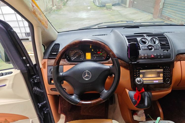 Used Mercedes-Benz Vito 2011 2.5L 7-seater executive version Steering Wheel