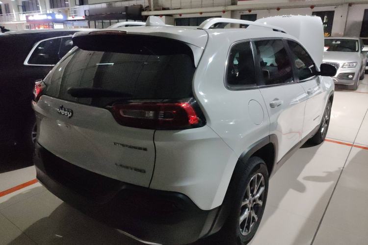 Used Jeep Cherokee 2020 2.0L Two-Wheel Drive Classic Sports Edition