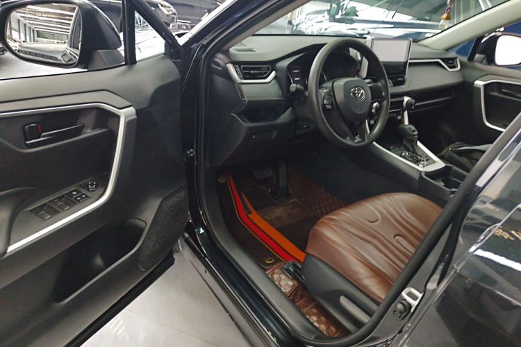 Used Toyota Wildlander 2022 2.0L CVT Two-Wheel Drive Leading Edition Driver Seat