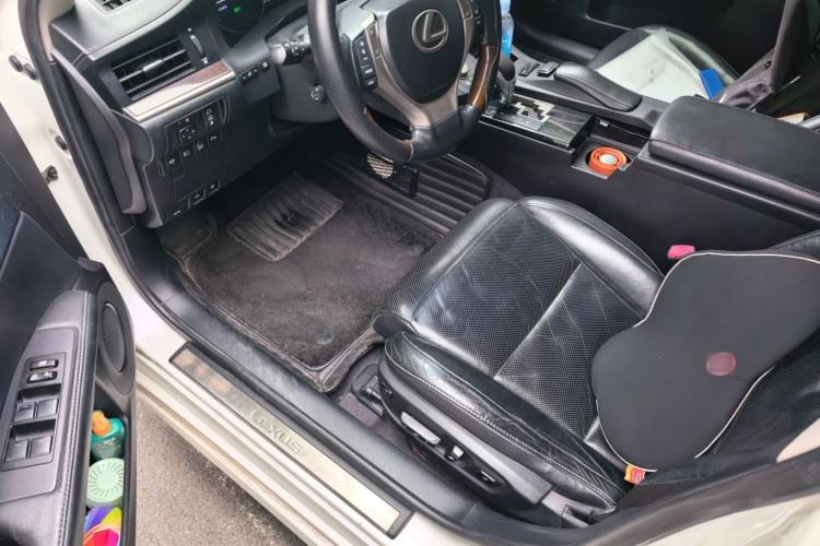 Used Lexus ES 2013 300h Elite Edition
