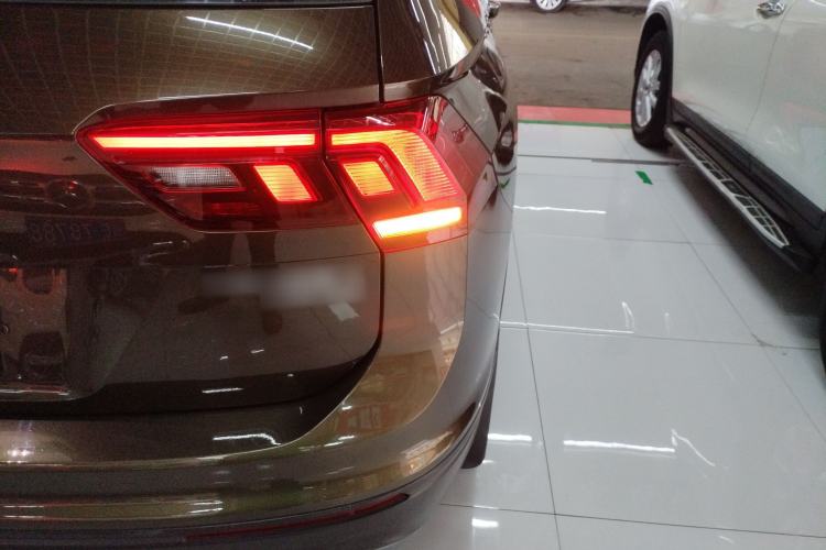 Used Volkswagen Tiguan L 2017 330TSI Automatic Two-Wheel Drive Luxury Edition Exterior 3