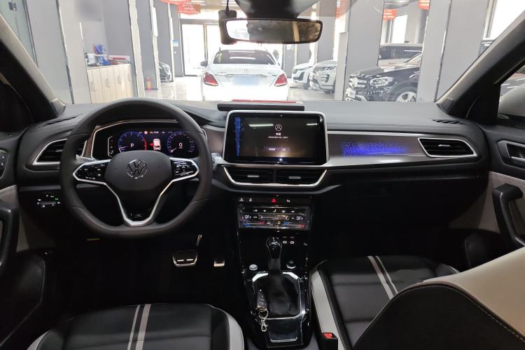 Used Volkswagen T-ROC 2024 300TSI DSG Two-Wheel-Drive Chen Guang Edition
