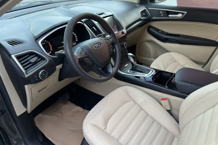 Used Ford Edge 2015 2.0T GTDi Two-Wheel-Drive Elite Edition Interior 3