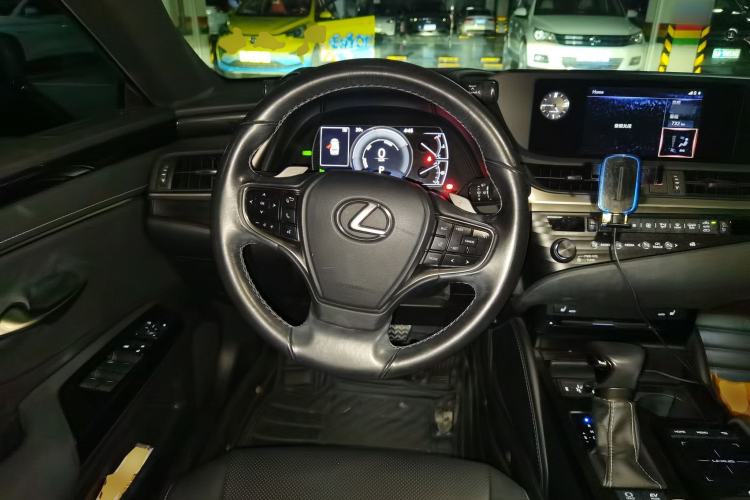 Used Lexus ES 2018 300h Premier Edition China V Standard
