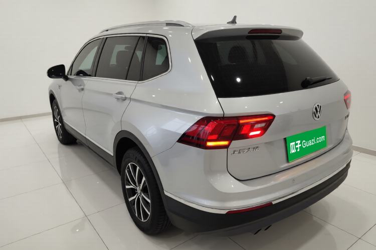 Used Volkswagen Tiguan L 2018 Facelift 330TSI Automatic Two-Wheel Drive Luxury Edition Exterior 2