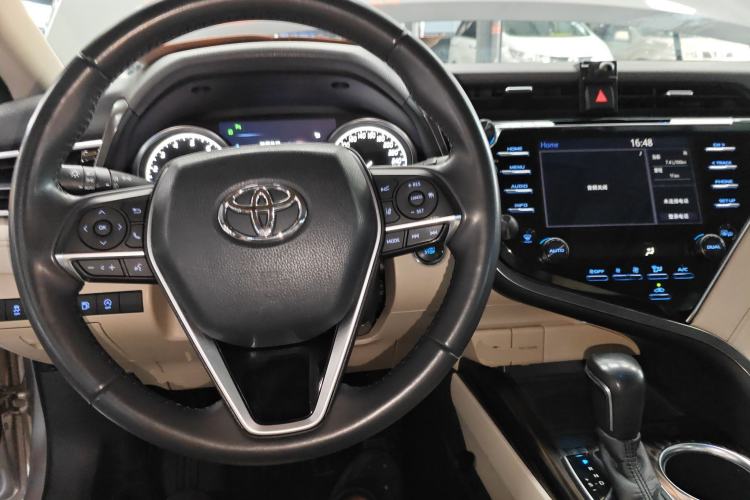 Used Toyota Camry 2018 2.5G Luxury Edition Center Console