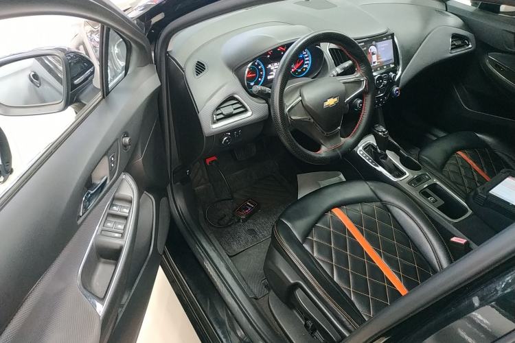 Used Chevrolet Cruze 2018 320 Automatic Pioneer Sunroof Edition Driver Seat