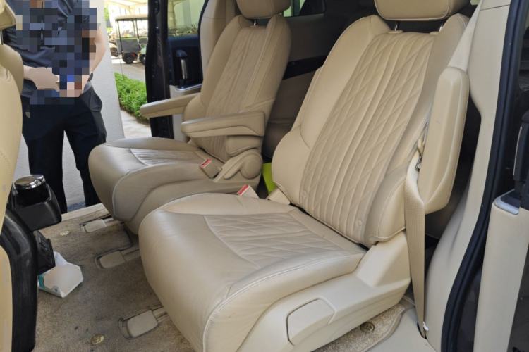 Used Buick GL8 2023 Facelifted Land Cruiser Executive Luxury Version Left Rear Seat