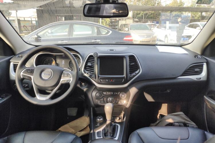 Used Jeep Cherokee 2016 2.4L Professional Smart Version