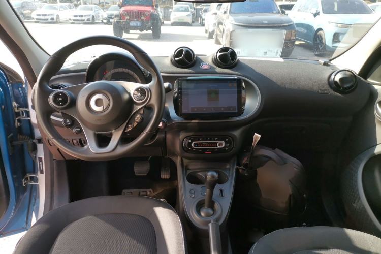 Used smart forfour 2016 1.0L 52 kW Passion Edition
