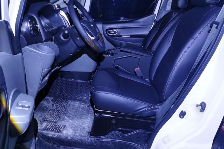 Used Nissan NV200 2011 1.6L 223 Seats Deluxe Version Driver Seat