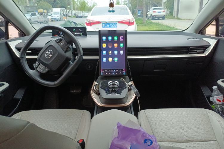 Used Toyota bZ3 2023 616 km Long-Range Premium Center Console