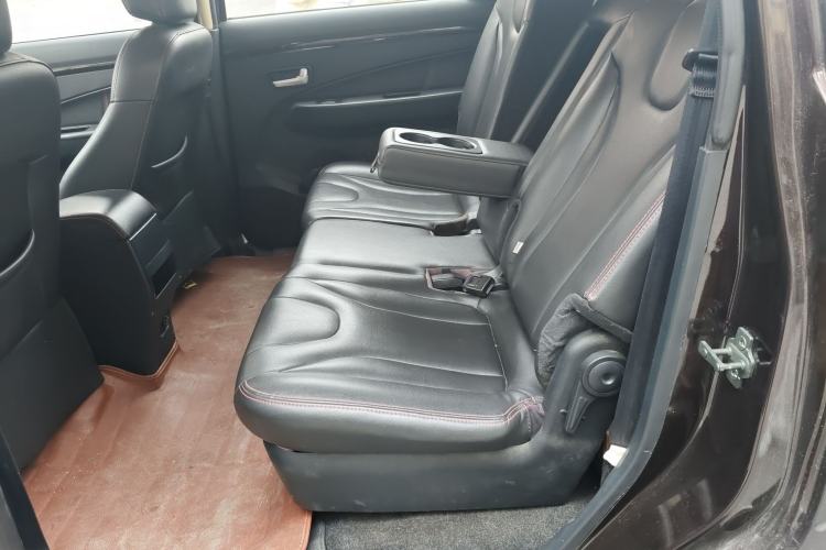 Used Dongfeng Fengon 370 2016 1.5L Manual Elite Travel Edition 7 Seats
