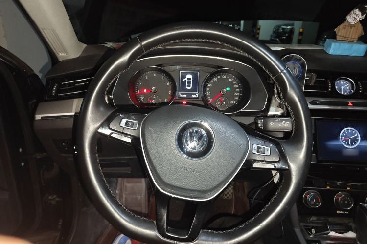 Used Volkswagen Magotan 2018 330TSI DSG Advanced Model Steering Wheel