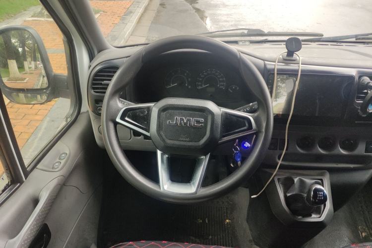 Used JMC Transit 2019 2.8T Commercial Version Long Wheelbase Mid-Roof 6-Seater Rear Single Tire China VI Emission Standard – JX493