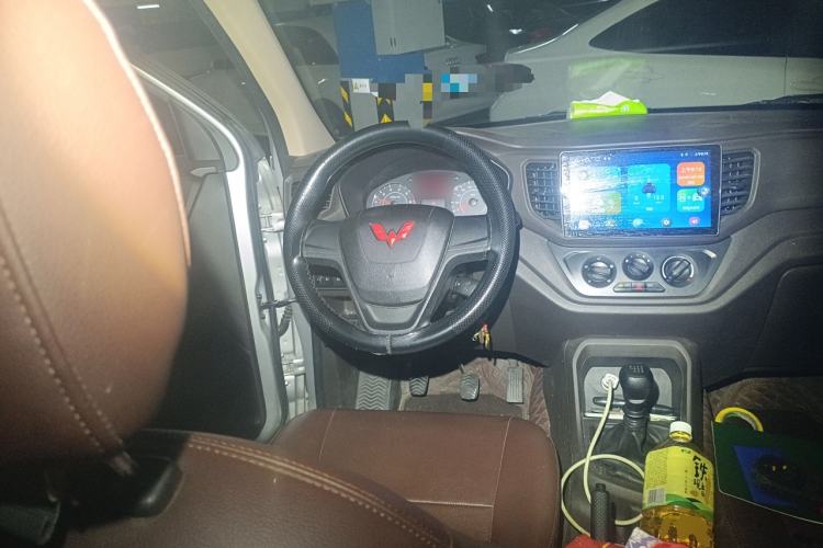 Used Wuling Hongguang V 2022 1.5L Jingqu Edition Enclosed-Window Vehicle with Electric Power Steering LAR