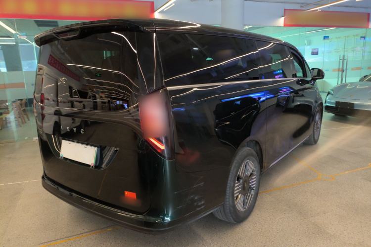 Used Geely Galaxy LEVC L380 2024 140-Degree 6-Seater All-Wheel-Drive Ultra