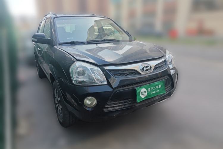 Used Hyundai Tucson 2013 2.0L Manual Two-Wheel Drive Fashion Edition Front Right 45 Deg