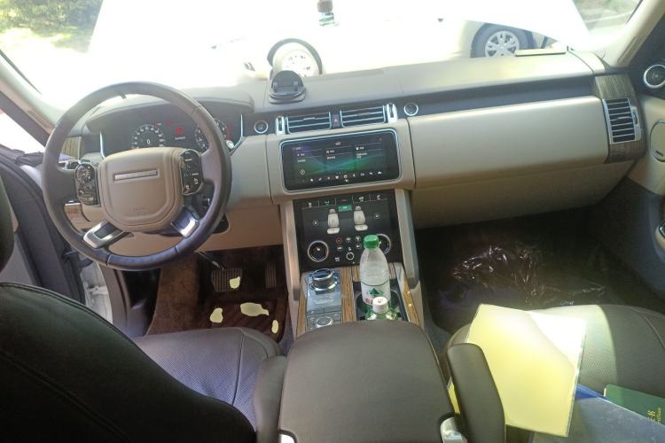 Used Land Rover Range 2019 3.0 SC V6 Long-wheelbase Version Center Console