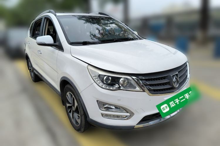 Used Baojun 560 2015 1.8L manual luxury version
