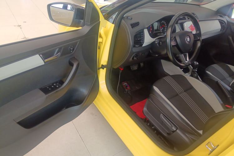 Used Skoda Fabia 2015 1.6L Automatic Sport Edition Driver Seat