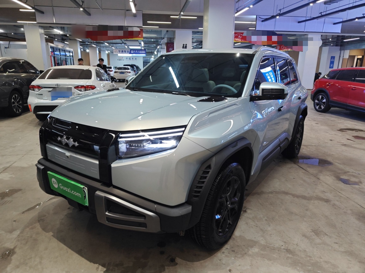 Под передней частью автомобиля