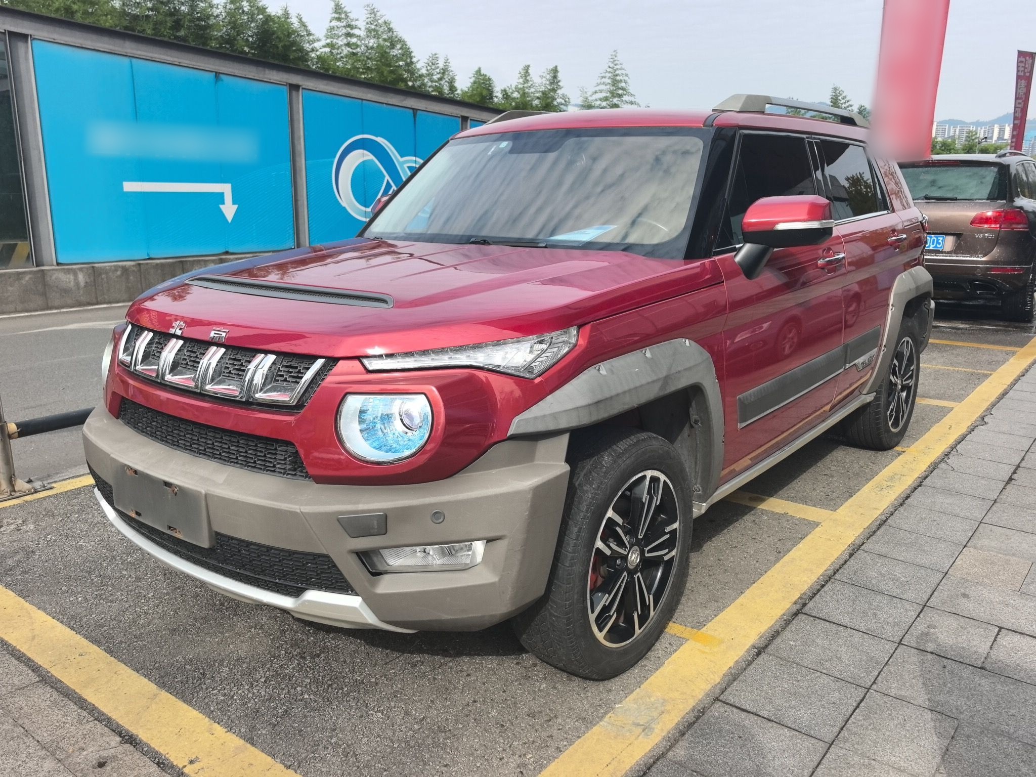 تحت مقدمة السيارة