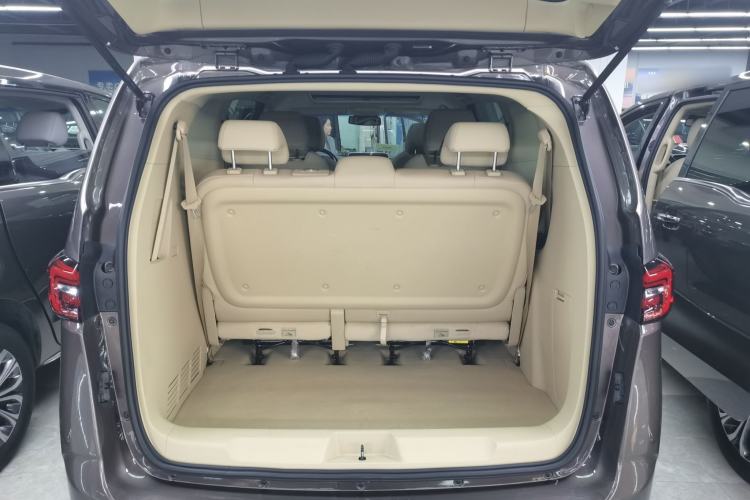 Used Buick GL8 2023 Facelifted Land Cruiser Executive Luxury Version
