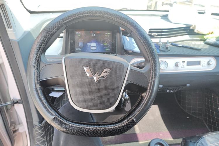Used Wuling Hongguang MINIEV 2021 Macaron Sandwich Model 170 km Lithium Ternary Steering Wheel