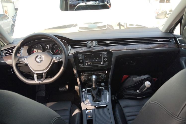 Used Volkswagen Magotan 2018 Facelift 330TSI DSG Luxury Model Center Console