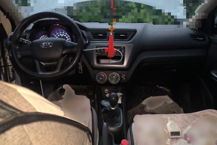 Used Kia K2 2012 Sedan 1.4L MT GLS Commemorative Edition Center Console