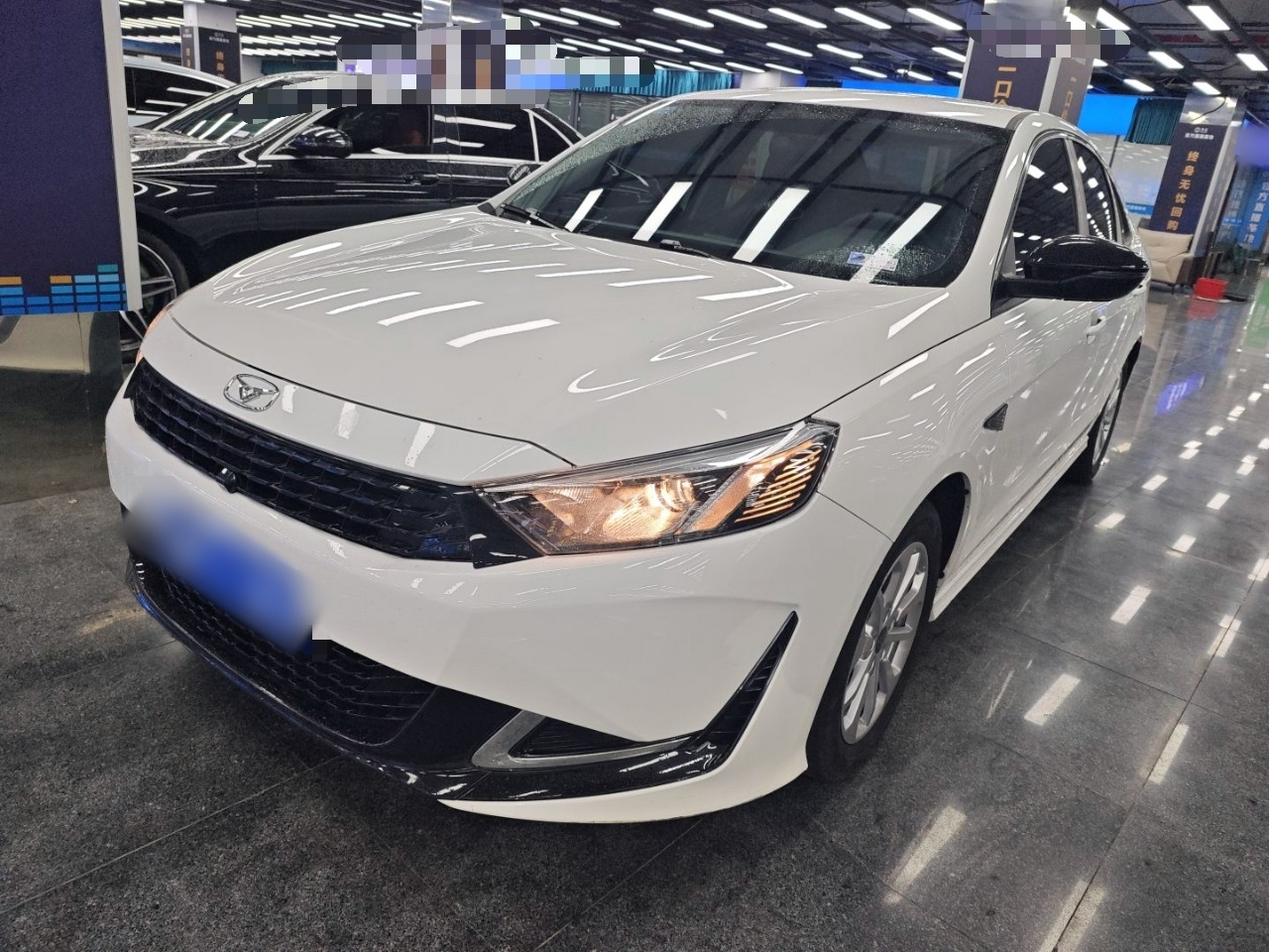 Под передней частью автомобиля