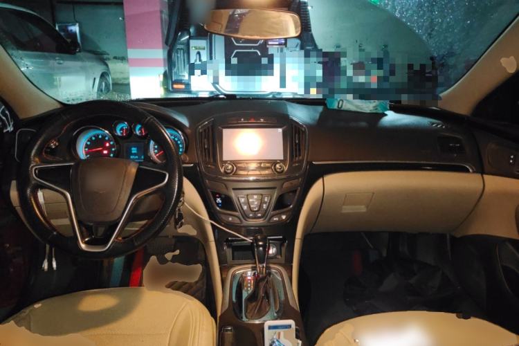 Used Buick Regal 2015 2.0L Leading Fashion Edition Center Console