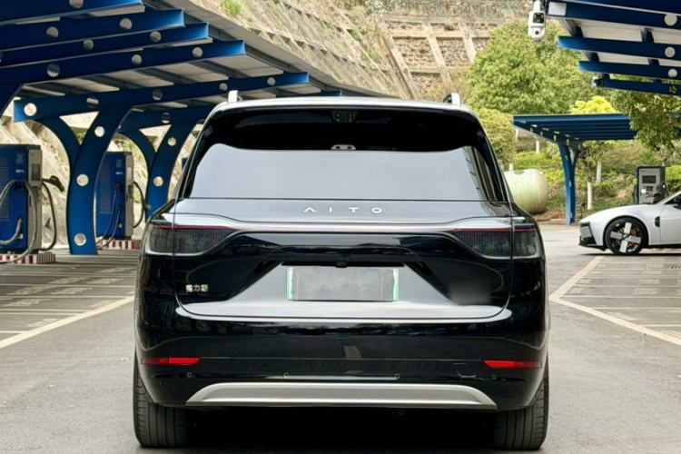 Used Hima AITO M9 2025 Extended-Range Ultra Version 52 kWh 6-Seater
