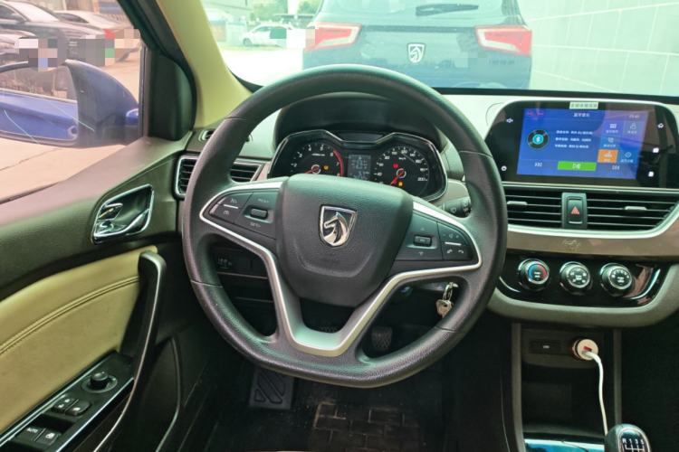Used Baojun 310W 2017 1.5L Manual Fashion Model China V
