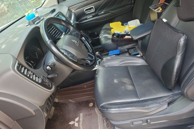 Used Mitsubishi Outlander 2019 2.0L Two-Wheel Drive Comfort Edition 5 Seats China V Standard