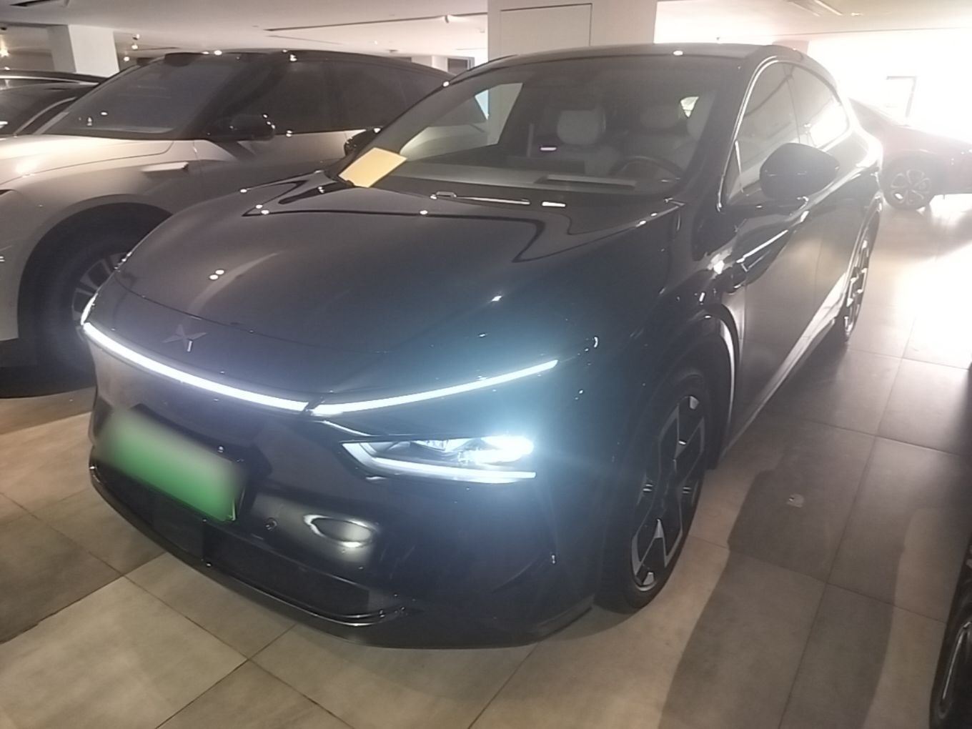 Unter der Vorderseite des Autos