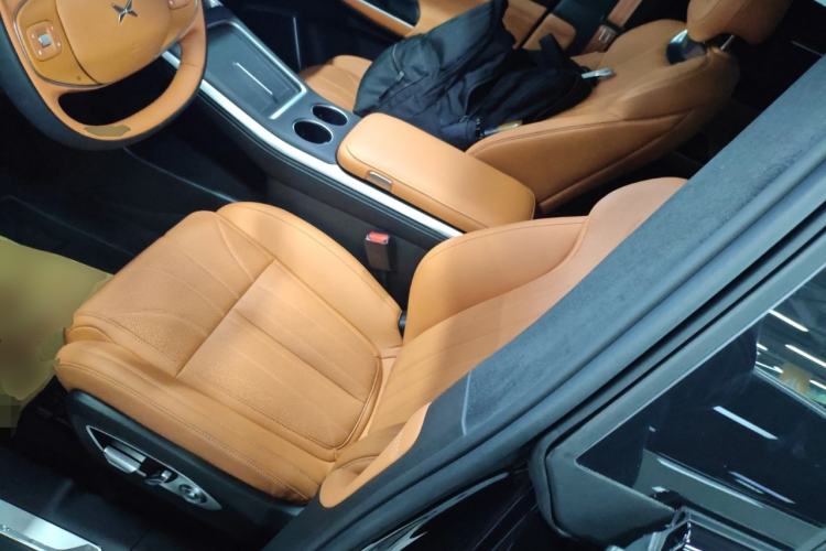 Used XPeng G9 2025 625 Long-Range Max Left Front Seat