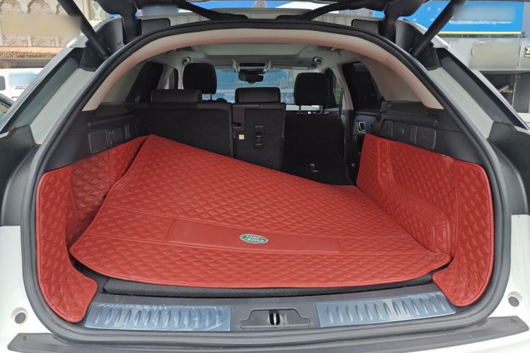 Used Land Rover Range Velar 2022 250 PS Trunk