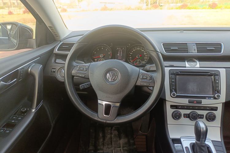 Used Volkswagen Magotan 2015 Revised Version 2.0 TSI Luxury Edition Steering Wheel