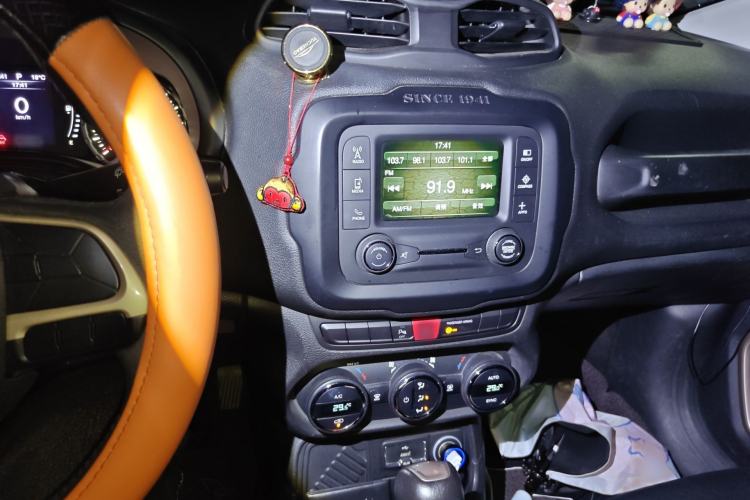 Used Jeep Renegade 2017 180T Automatic Jingneng Edition Audio And AC Panel