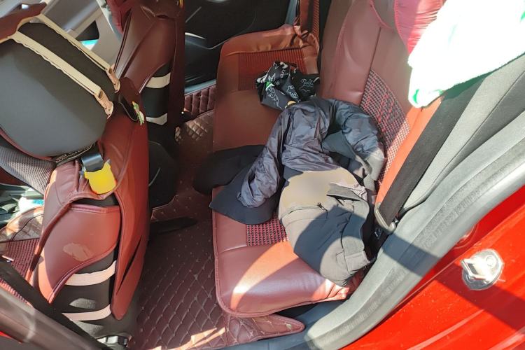 Used Volkswagen Gran Lavida 2015 1.6L Automatic Fashion Edition Left Rear Seat