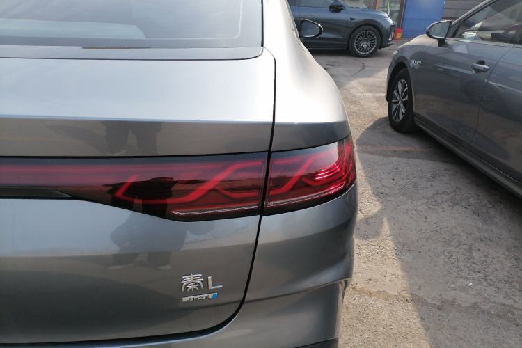 Used BYD Qin L 2025 DM-i Smart Drive 80KM Leading Model Right Rear Taillight