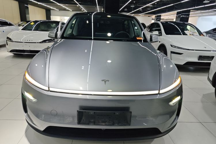 Used Tesla Model Y 2025 Rear-Wheel-Drive Version
