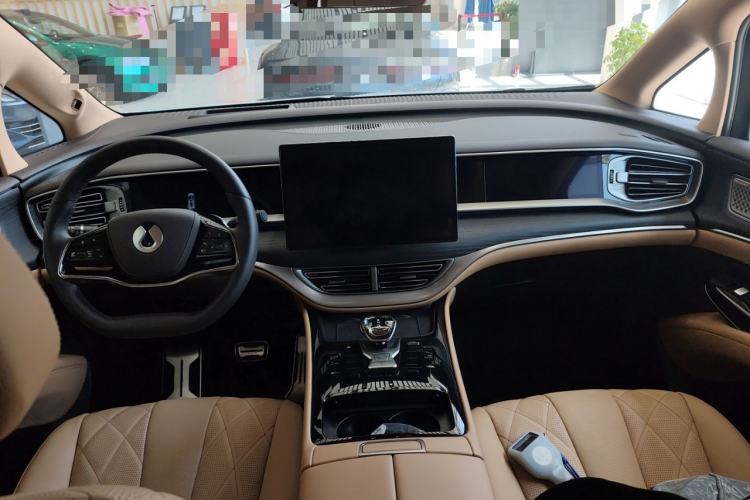 Used Denza D9 2025 DM-i Intelligent Drive 1020 Four-Wheel Drive Flagship Model Center Console