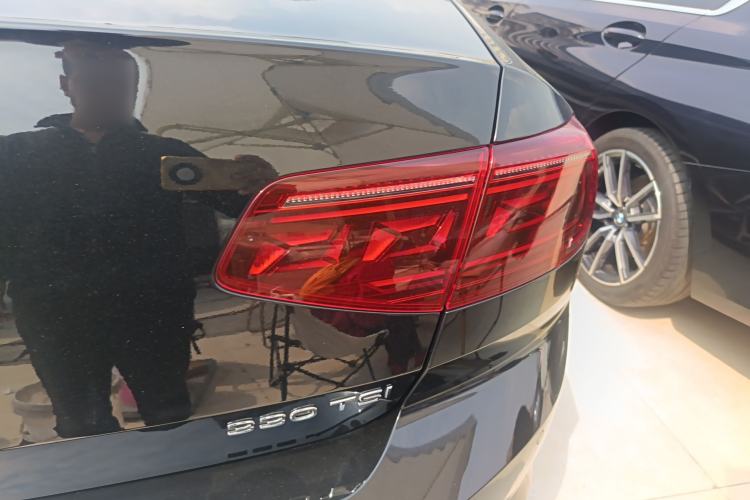 Used Volkswagen Magotan 2025 Revised Version Zhongxiang Edition 330TSI DSG Luxury Trim Exterior 3