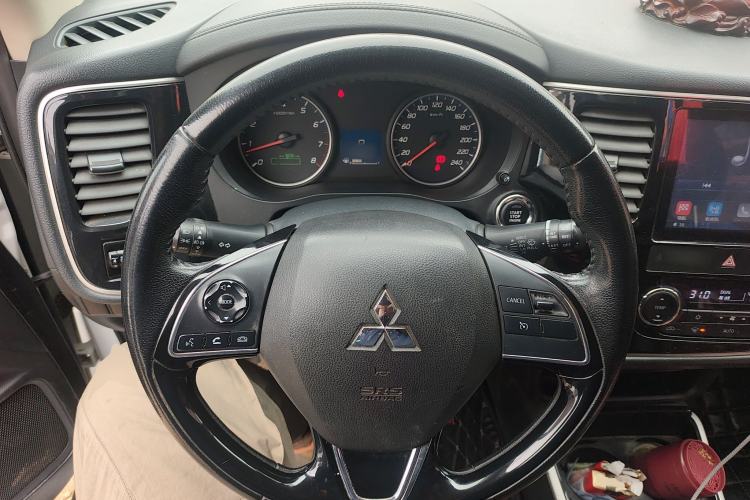 Used Mitsubishi Outlander 2018 2.0L Two-Wheel Drive Glory Edition 5 Seats