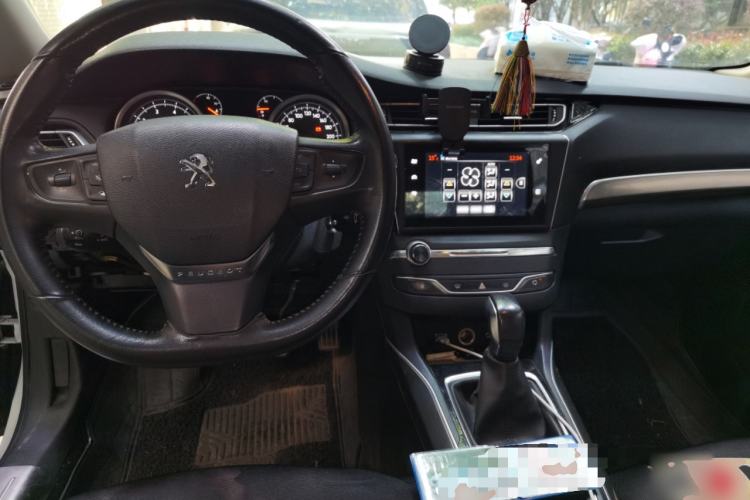 Used Peugeot 408 2015 1.2T Automatic Luxury Edition Center Console