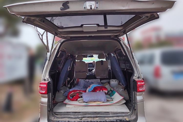 Used FORTHING Lingzhi 2023 M5L 1.6L Base Model 7 Seats Trunk