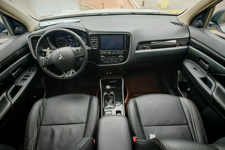 Used Mitsubishi Outlander 2018 2.4L 4x4 Elite Edition 5 Seats
